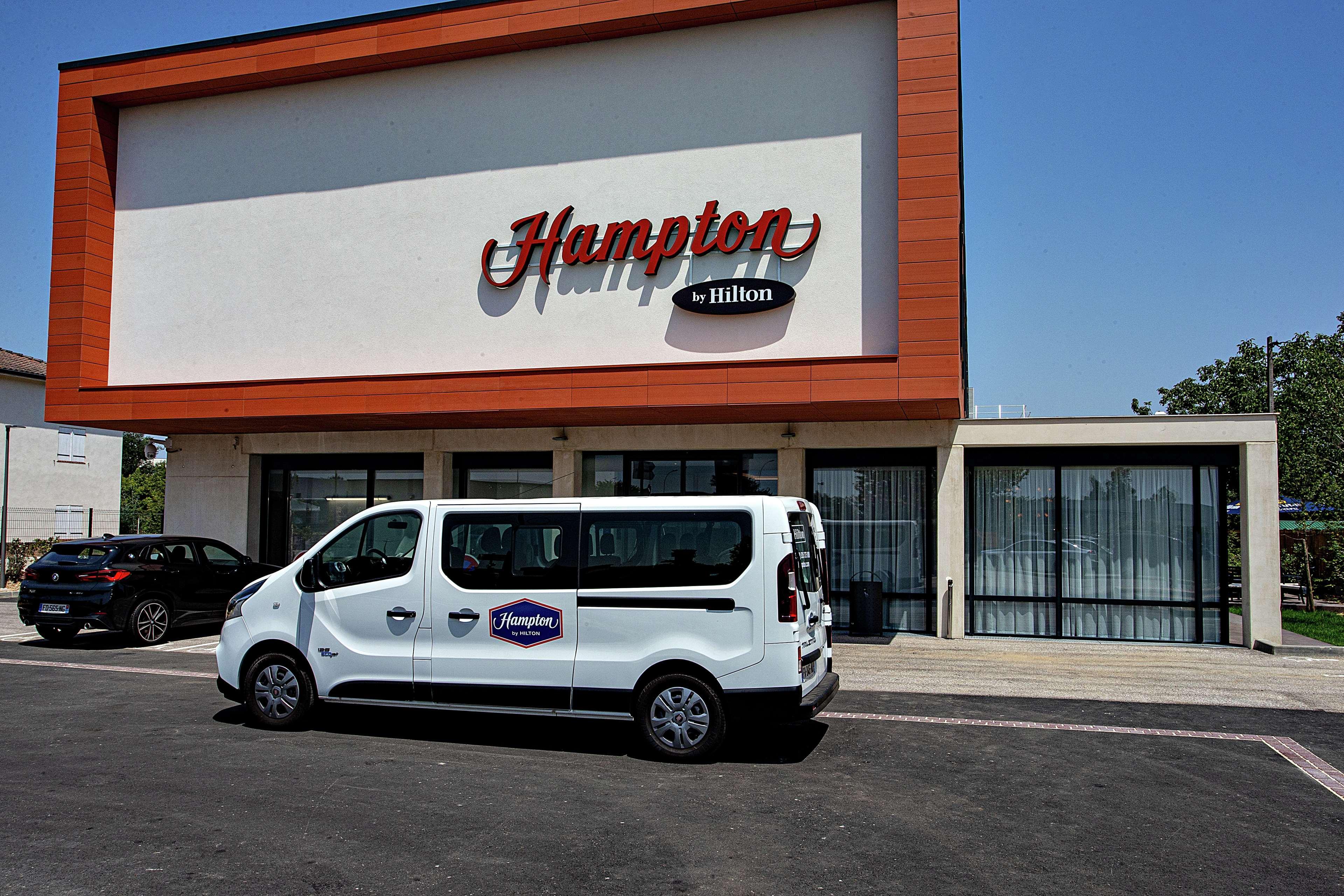 Hampton By Hilton Toulouse Airport Hotel Blagnac Bagian luar foto