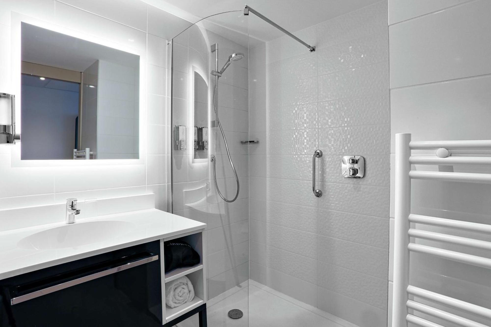 Hampton By Hilton Toulouse Airport Hotel Blagnac Bagian luar foto